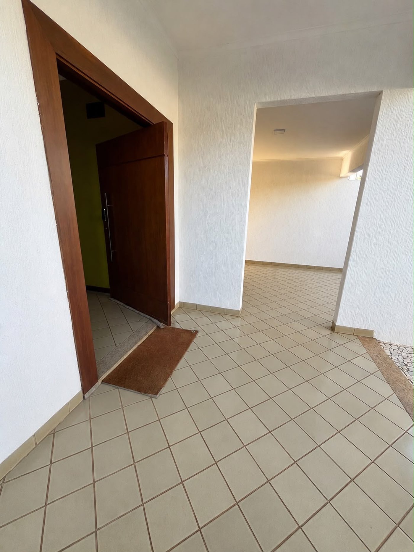 Casa à venda com 3 quartos, sendo 1 suíte,  em Santos Dumont, Três Lagoas, MS