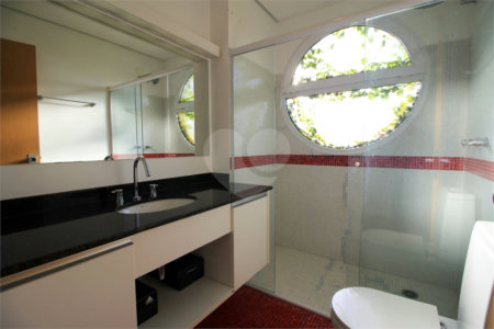 Casa à venda ou para alugar com 5 quartos, sendo 3 suítes, em Vila Madalena, São Paulo, SP