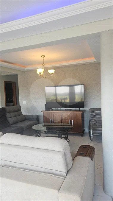 Indaiatuba- condominio Vale das Laranjeiras - Itaici - Terreno 3040,00 ms- construida 220ms - 3 dormitórios, sendo 2 suítes e uma suíte master com closet, além de uma sala ampla com 3 ambientes, Cozinha planejada,, campo de futebol/vôlei, Area de lazer com piscina, espaço gourmet com churrasque