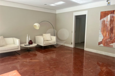 Apartamento à venda com 3 suítes em Real Parque, São Paulo, SP