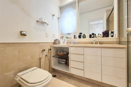 Apartamento à venda ou para alugar com 4 quartos, sendo 3 suítes, em Moema, São Paulo, SP