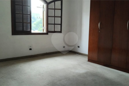 Sobrado à venda com 3 quartos em Jardim Odete, São Paulo, SP