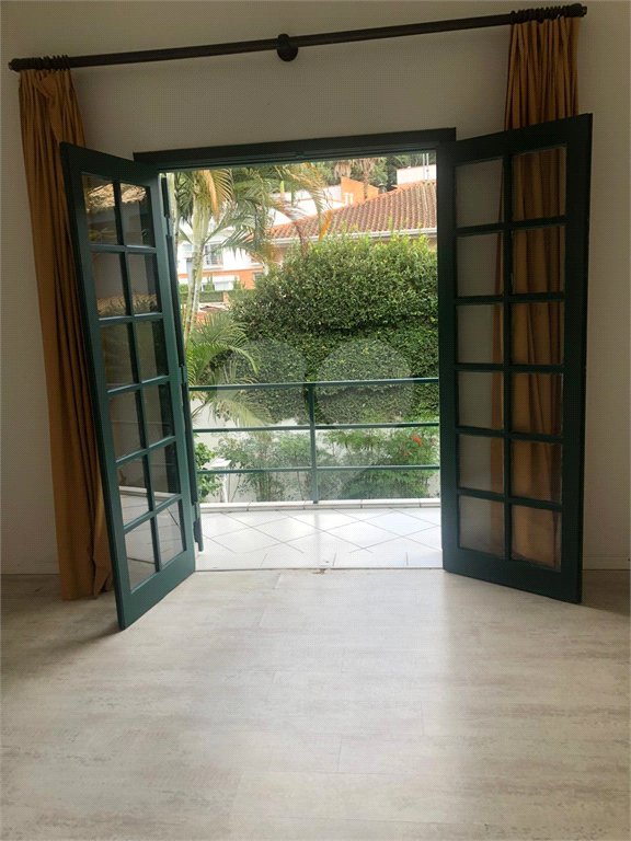 Sobrado à venda com 3 quartos, sendo 1 suíte,  em Panamby, São Paulo, SP