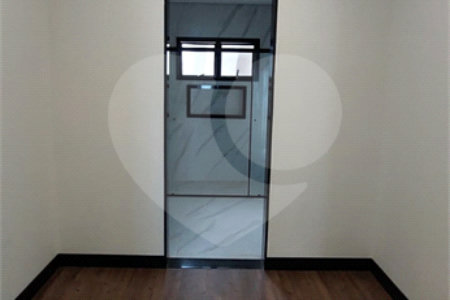 Casa à venda ou para alugar com 5 quartos, sendo 3 suítes, no condomínio Figueira Garden, Atibaia - SP