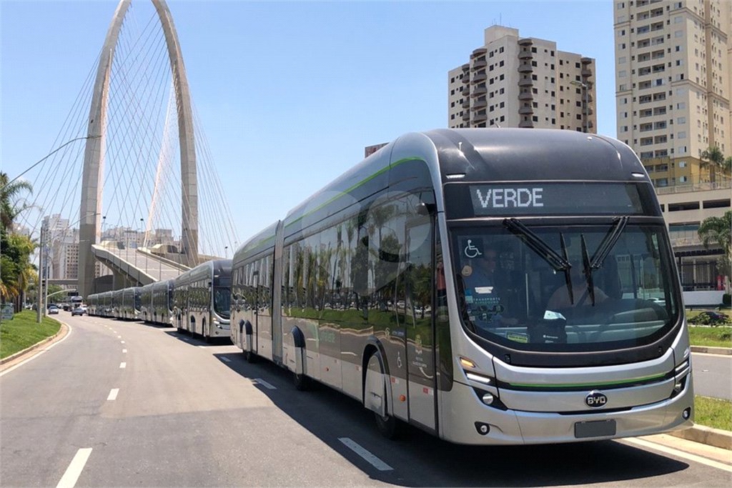 Apartamento à venda com 2 quartos, sendo 1 suíte, em Condomínio Residencial Colinas do Paratehy, São José dos Campos, SP