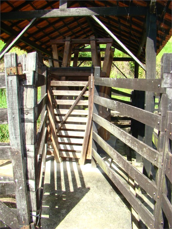 Fazenda à venda com 7 quartos, sendo 3 suítes, em Professor Souza, Casimiro de Abreu, RJ