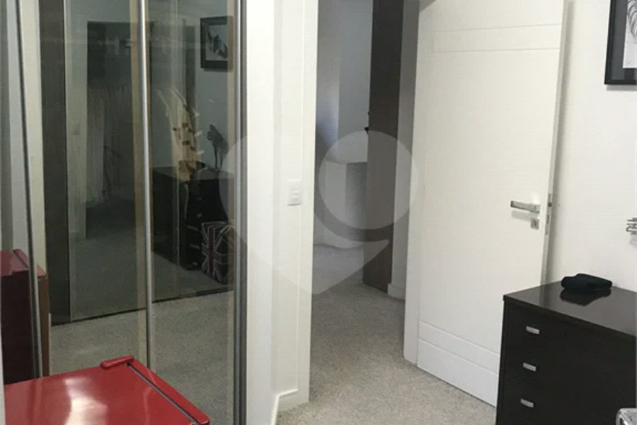 Sobrado à venda com 3 quartos, sendo 1 suíte, em Alto da Boa Vista, São Paulo, SP
