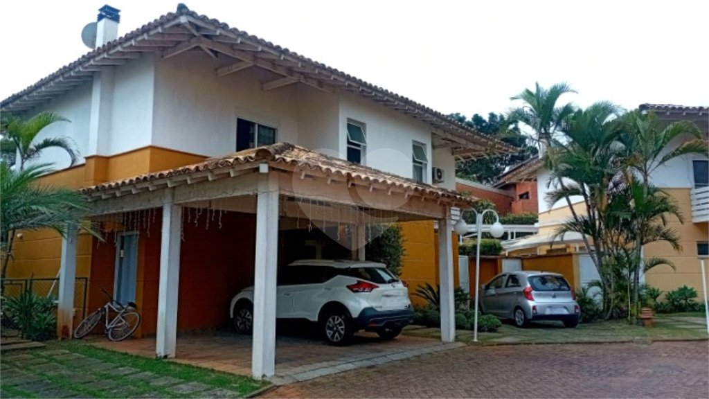 Casa à venda com 4 quartos, sendo 2 suítes, no condomínio Canamari, São Paulo - SP