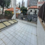Sobrado à Venda na Aclimação - 150 m² - 2 Salas, 3 Dorms, 2 Vagas.