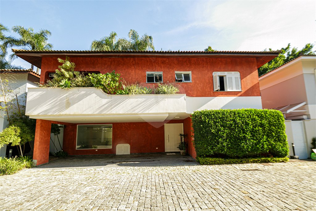 Casa à venda com 4 quartos, sendo 2 suítes, no condomínio Parque das Arvores, São Paulo - SP