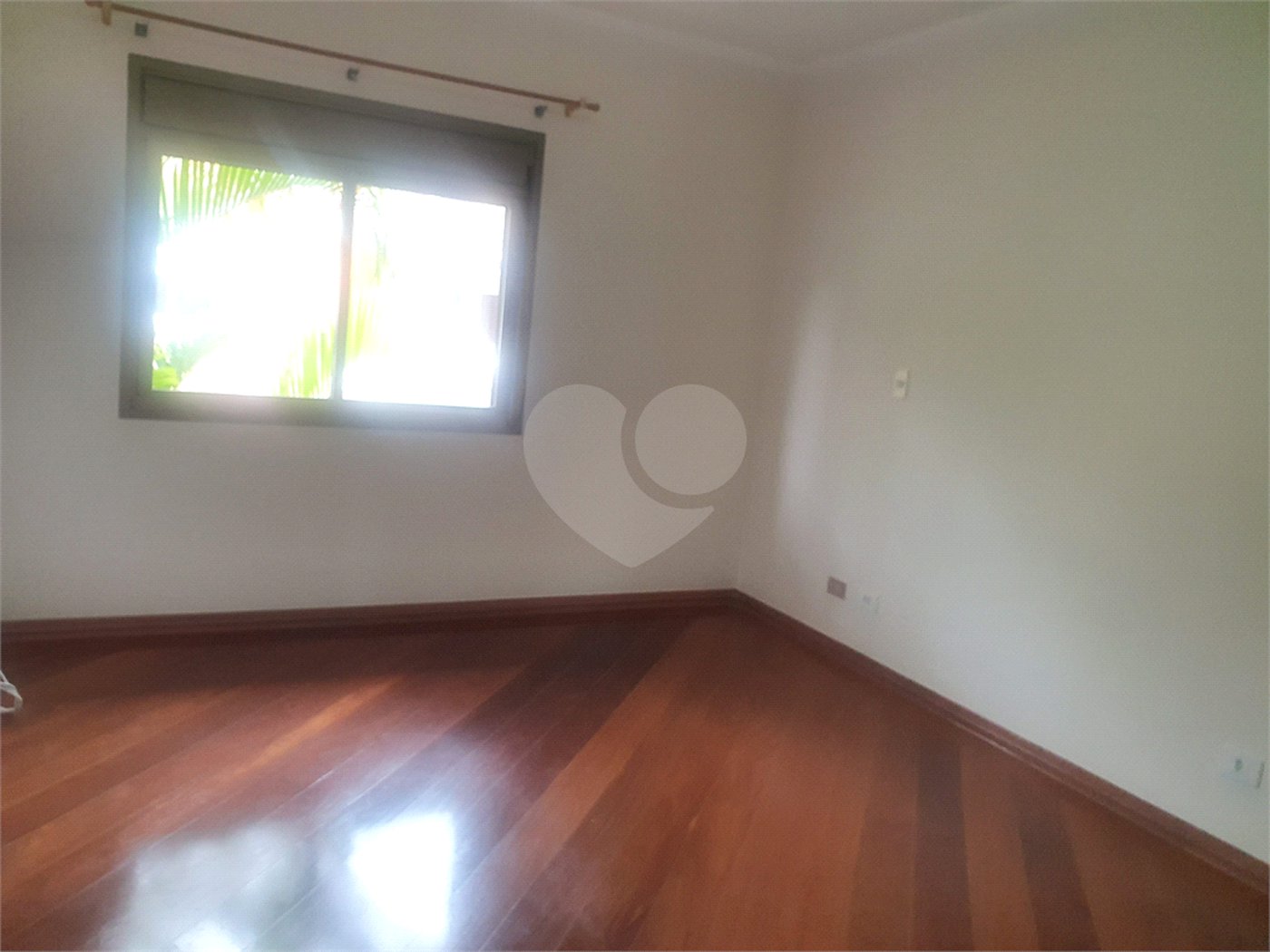 Casa à venda com 4 quartos, sendo 2 suítes,  no condomínio Lake Louise, São Paulo - SP