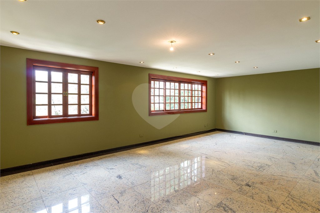 Casa à venda com 4 quartos, sendo 3 suítes,  no condomínio Vila das Flores, São Paulo - SP