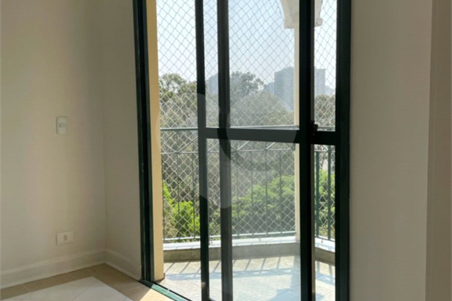 Apartamento à venda com 3 quartos, sendo 1 suíte, em Morumbi, São Paulo, SP