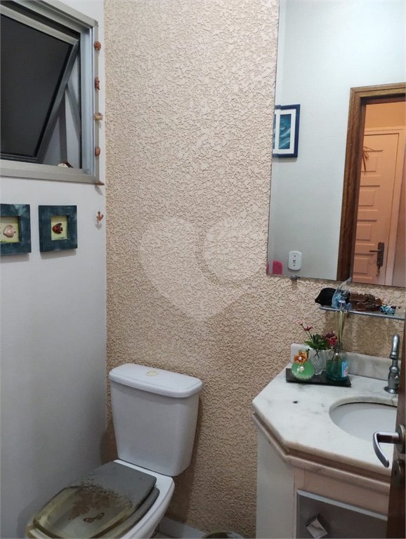 Sobrado à venda com 3 quartos, sendo 1 suíte,  em Vila Oliveira, Mogi das Cruzes, SP
