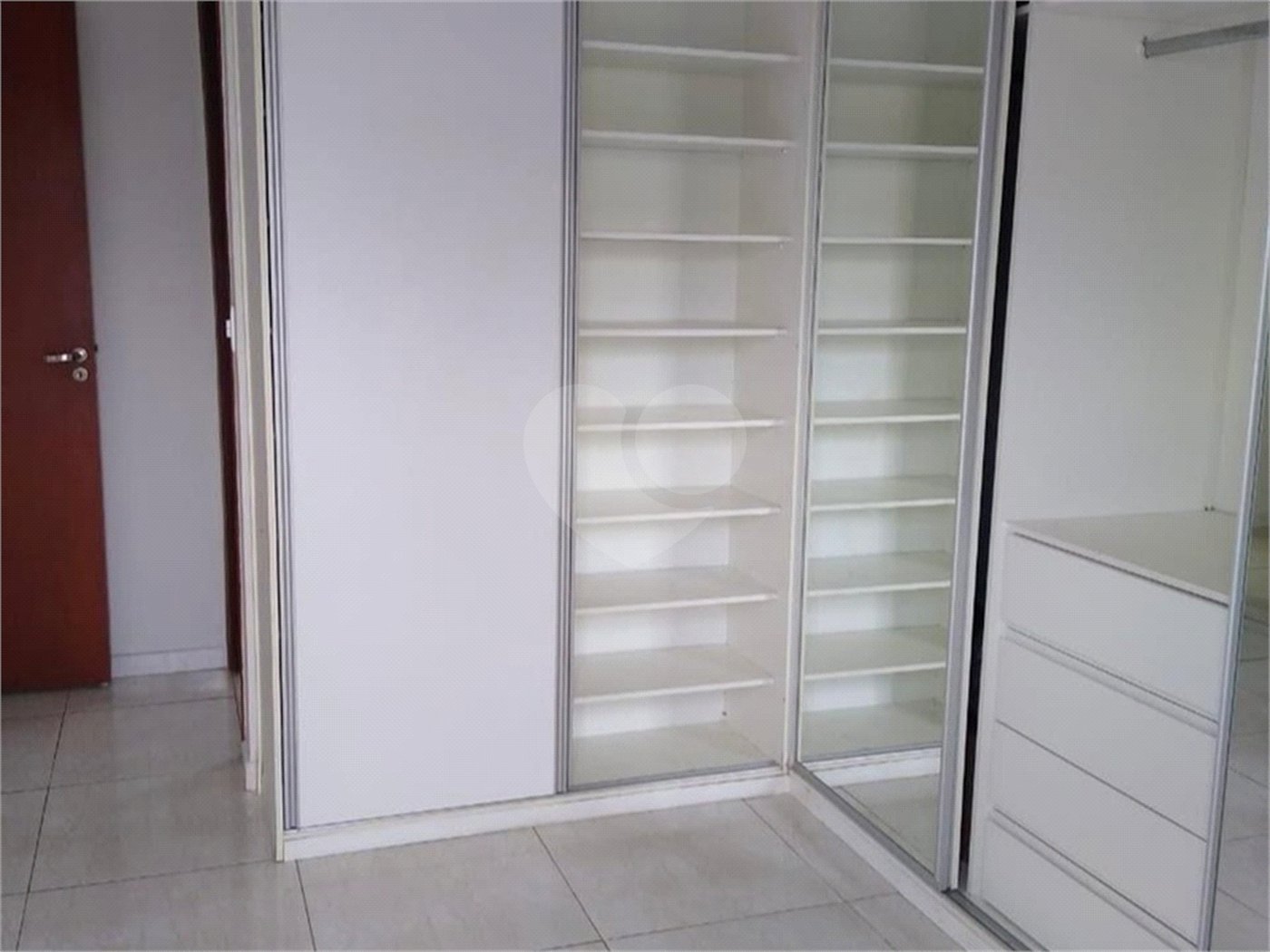 Casa à venda com 3 quartos, sendo 1 suíte, no condomínio Villagio Milano, Sorocaba - SP