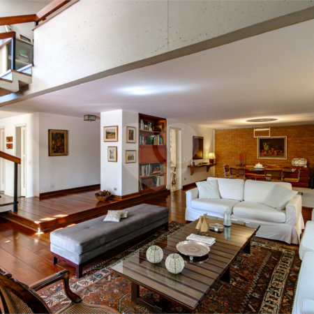 Casa à venda com 4 quartos, sendo 1 suíte,  em Jardim Leonor, São Paulo, SP
