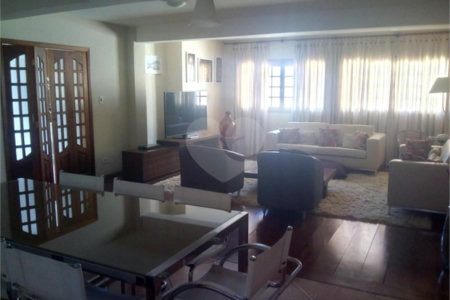 Casa Térrea à venda com 3 quartos, sendo 2 suítes, em Vila Rosália, Guarulhos, SP
