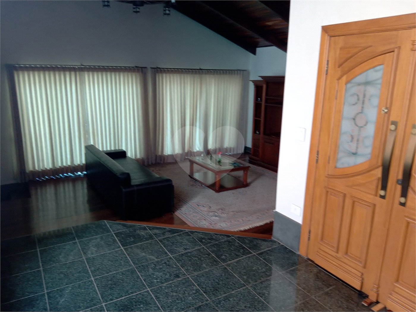 Sobrado à venda ou para alugar com 4 quartos, sendo 2 suítes, em Serra da Cantareira, Mairiporã, SP