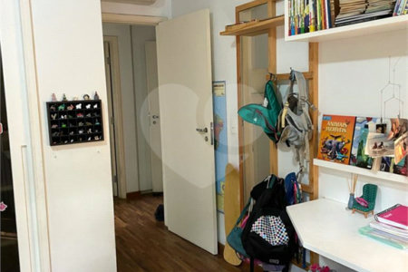 Casa à venda com 4 quartos, sendo 1 suíte, em Vila Morumbi, São Paulo, SP