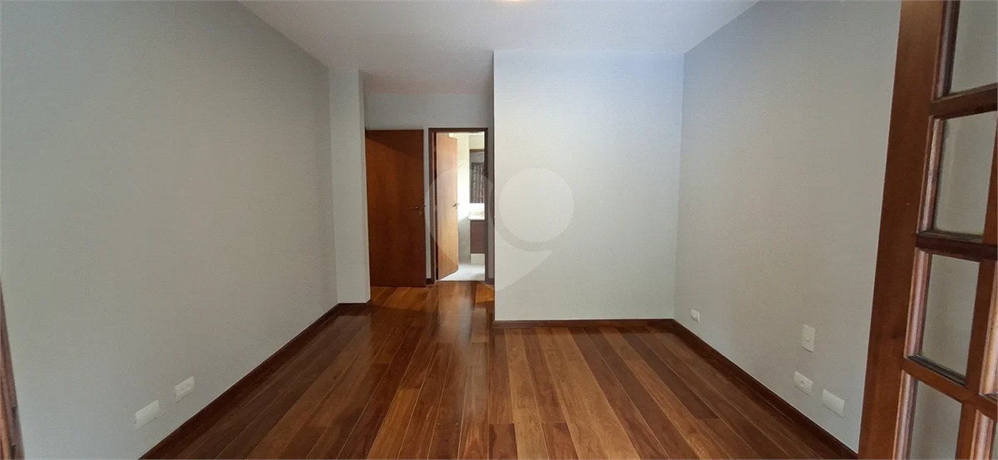 Casa à venda com 4 quartos, sendo 2 suítes,  em Jardim Marajoara, São Paulo, SP