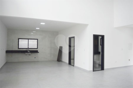 Casa à venda com 4 suítes no condomínio Figueira Garden, Atibaia - SP