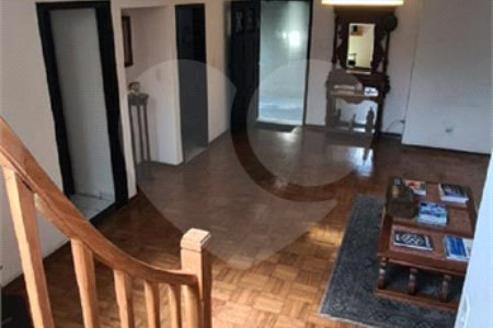 Sobrado à venda com 4 quartos, sendo 1 suíte, em Pacaembu, São Paulo, SP