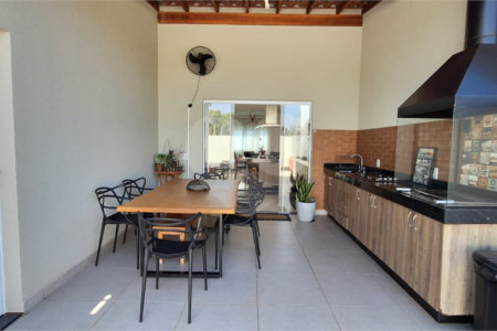 Casa à venda com 3 quartos, sendo 1 suíte, em Pinheirinho, Vinhedo, SP