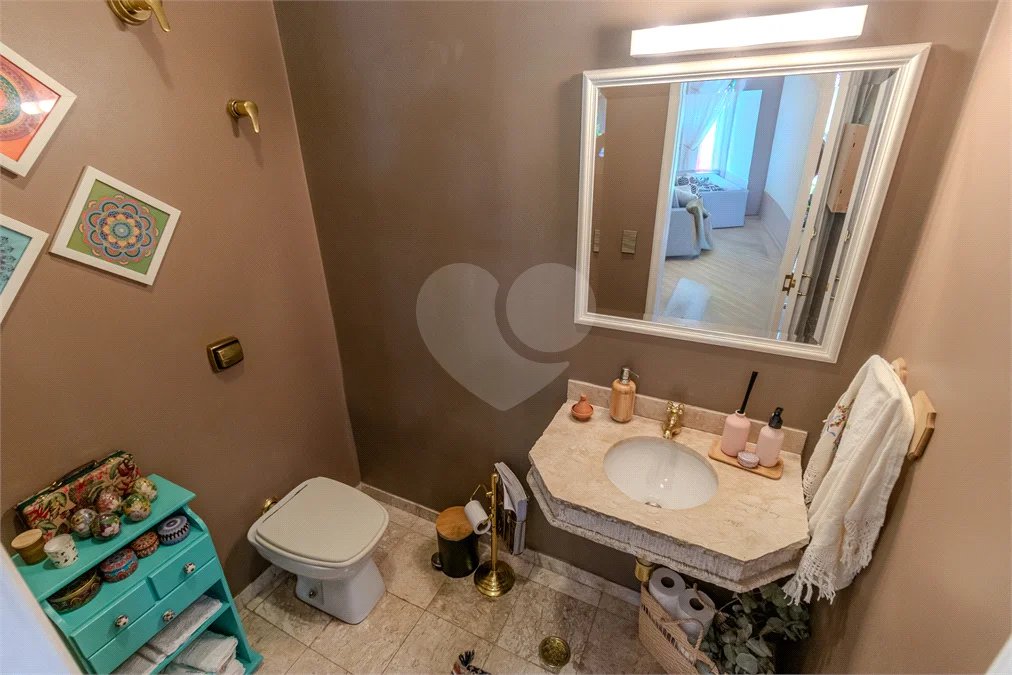 Casa à venda com 3 quartos, sendo 1 suíte, em Alto da Boa Vista, São Paulo, SP