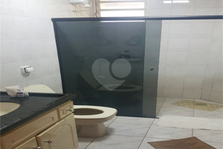 Sobrado à Venda no Parque Fehr – 3 Dormitórios e Área Gourmet em Rua Tranquila