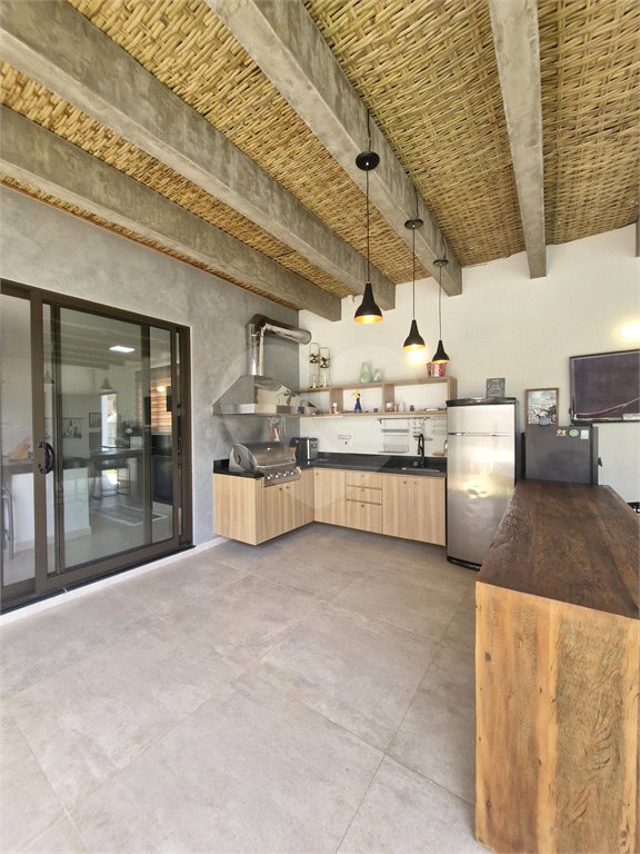 Casa à venda com 5 quartos, sendo 3 suítes, no condomínio Residencial Terras de Vinhedo, Vinhedo - SP
