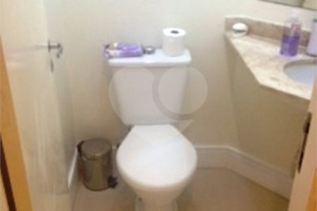 Casa à venda com 3 quartos, sendo 1 suíte, no condomínio Residencial Água Fria, São Paulo - SP