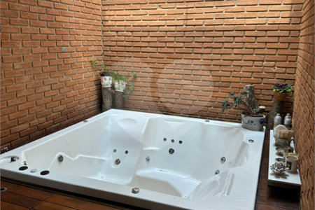 Casa à venda com 4 quartos, sendo 2 suítes,  no condomínio Chacara Marques, Santana de Parnaíba - SP
