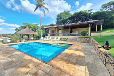 Casa à venda com 3 suítes no condomínio Chácaras do Lago, Vinhedo - SP