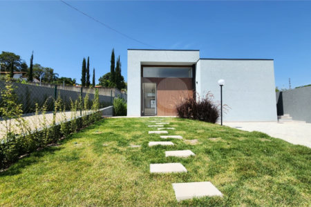 Casa para alugar com 3 quartos, sendo 1 suíte, no condomínio Chácaras Brasil, Atibaia - SP