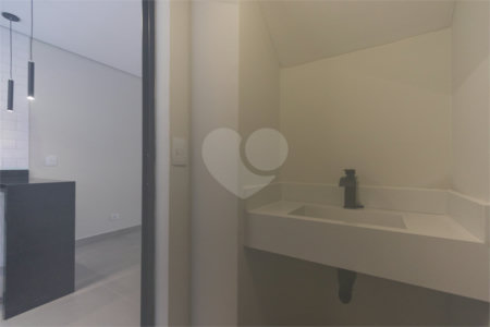 Sobrado à venda com 3 quartos, sendo 1 suíte, em Vila Gumercindo, São Paulo, SP