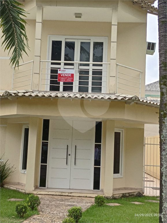 Casa à venda com 5 quartos, sendo 3 suítes, no condomínio Mansões da Prata, Rio de Janeiro - RJ