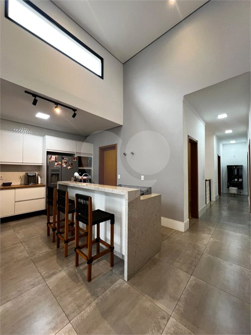 Casa à venda com 4 quartos, sendo 3 suítes, no condomínio Mosaico Essence, Mogi das Cruzes - SP