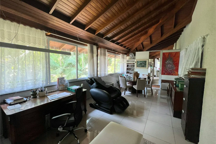Casa à venda com 6 quartos, sendo 5 suítes, no condomínio Alpes da Cantareira, Mairiporã - SP
