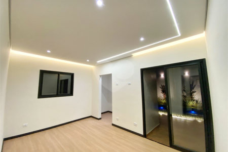 Casa à venda com 3 quartos, sendo 1 suíte, no condomínio Veneza, Mogi das Cruzes - SP