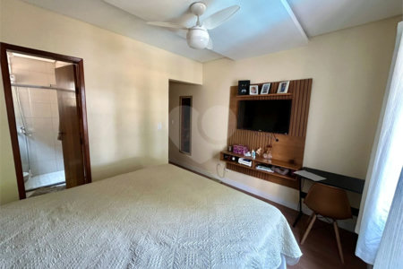 Sobrado à venda com 6 quartos, sendo 1 suíte,  em Vila do Encontro, São Paulo, SP