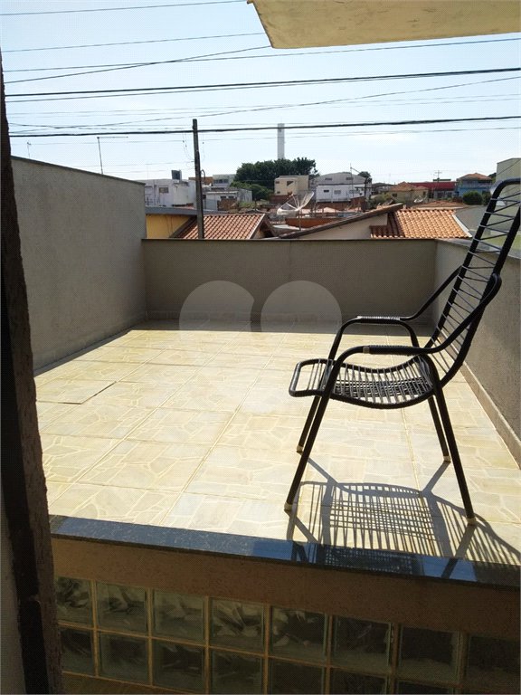 Casa Térrea com 3 dormitórios.