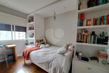 Apartamento à venda com 3 suítes em Campo Belo, São Paulo, SP