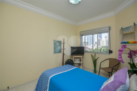 Apartamento à venda com 4 quartos, sendo 1 suíte, em Moema, São Paulo, SP