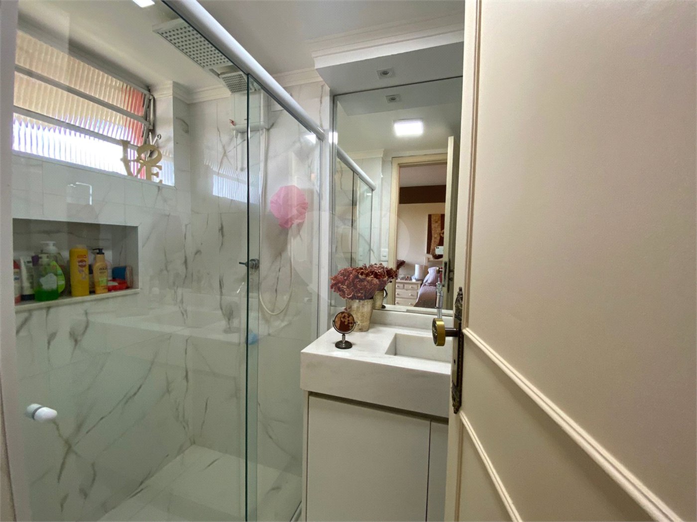 Apartamento à venda com 3 quartos, sendo 1 suíte,  em Vila Romana, São Paulo, SP