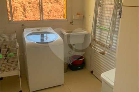 Casa à venda ou para alugar com 3 suítes no condomínio Serra da Estrela, Atibaia - SP