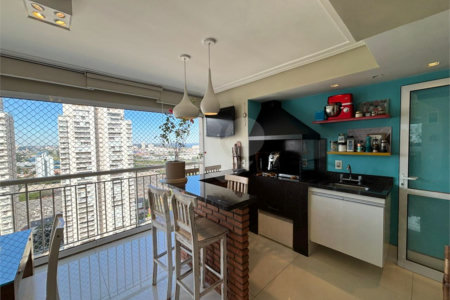 Apartamento à venda com 3 quartos, sendo 1 suíte,  em Santo Amaro, São Paulo, SP