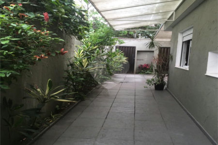 Sobrado à venda com 4 quartos, sendo 3 suítes, em Brooklin, São Paulo, SP