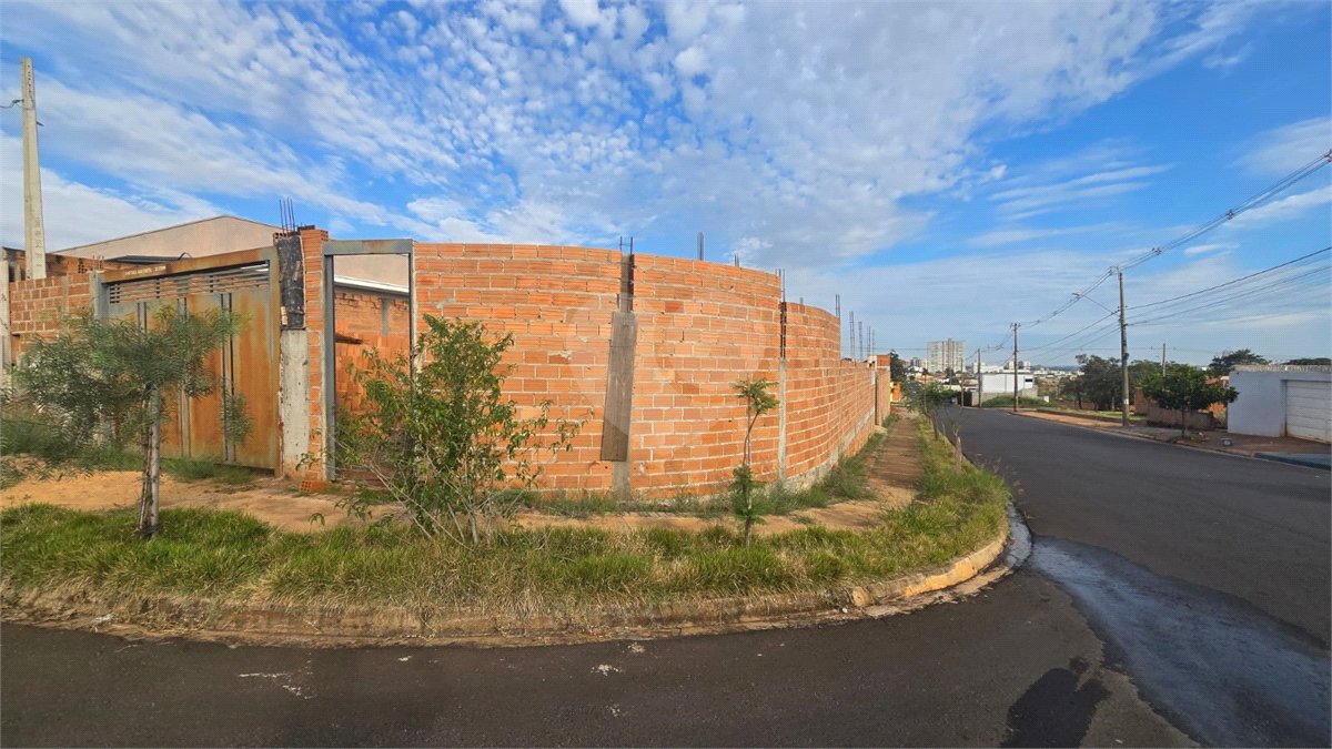 Sobrado à venda com 2 quartos em Cidade Jardim, Araraquara, SP