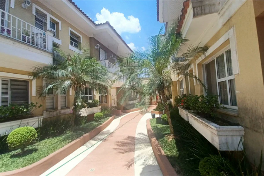 Casa à venda com 3 quartos, sendo 1 suíte, no condomínio Santanna, São Paulo - SP