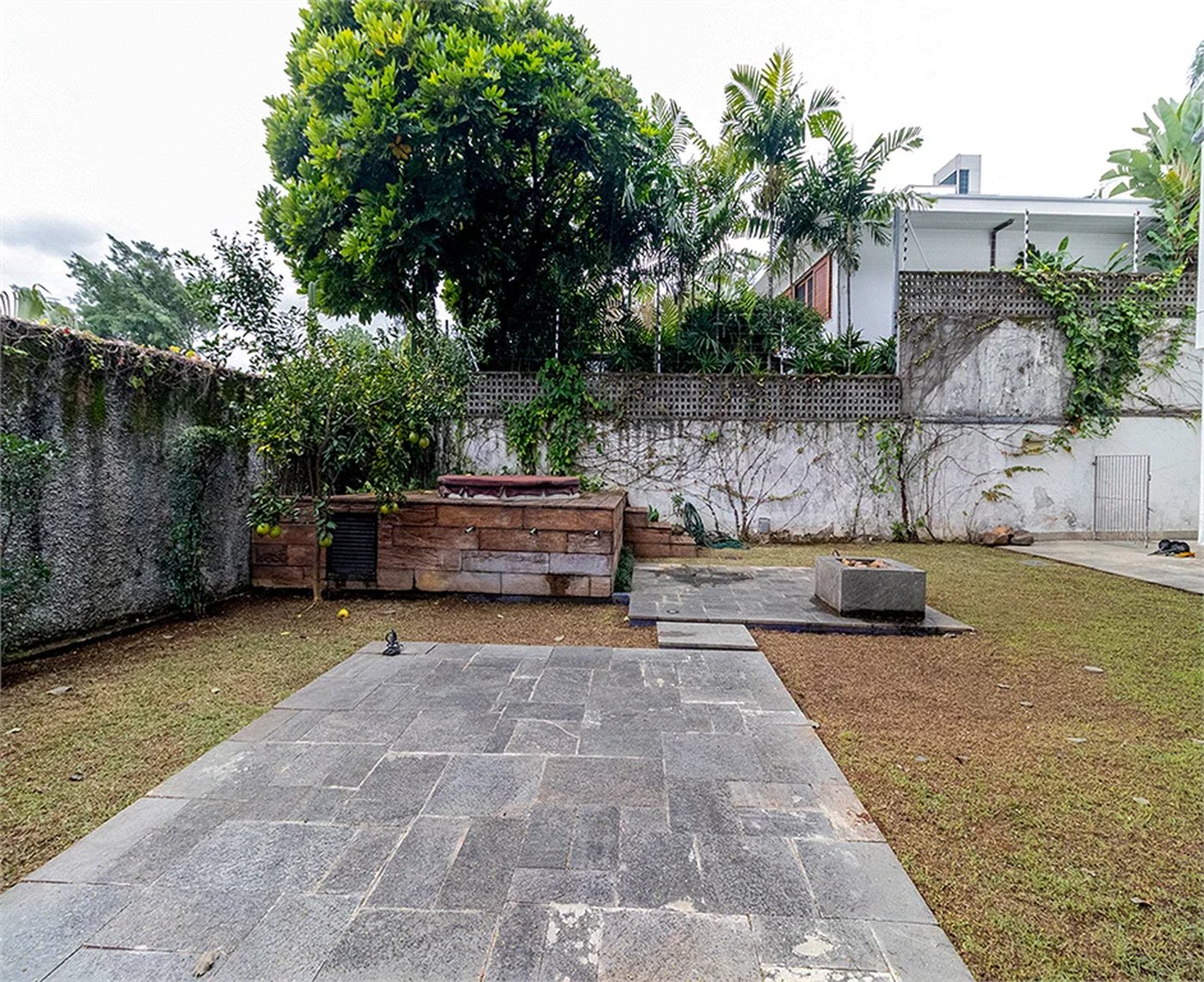 Casa à venda com 3 quartos, sendo 2 suítes,  em Alto de Pinheiros, São Paulo, SP